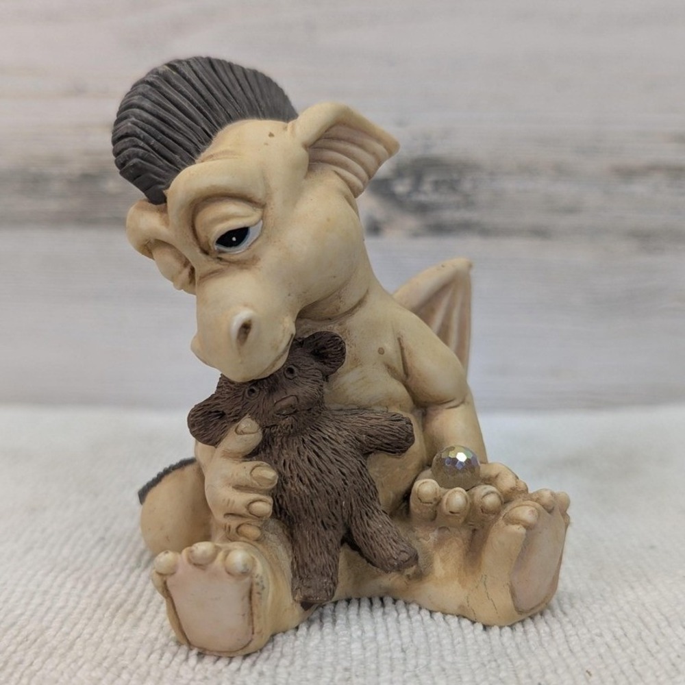 Krystonia Koolz Dragon Figurine with Teddy Bear Crystal Made in England 3 inch‎